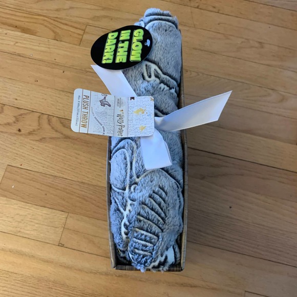 Harry Potter Monster Book Magical Creatures Glow In The Dark Throw Blanket NEW - Picture 10 of 16